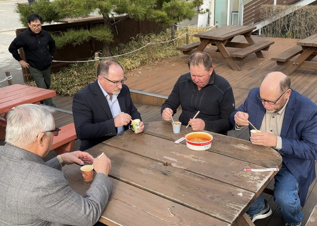 Korea Noodle Eating